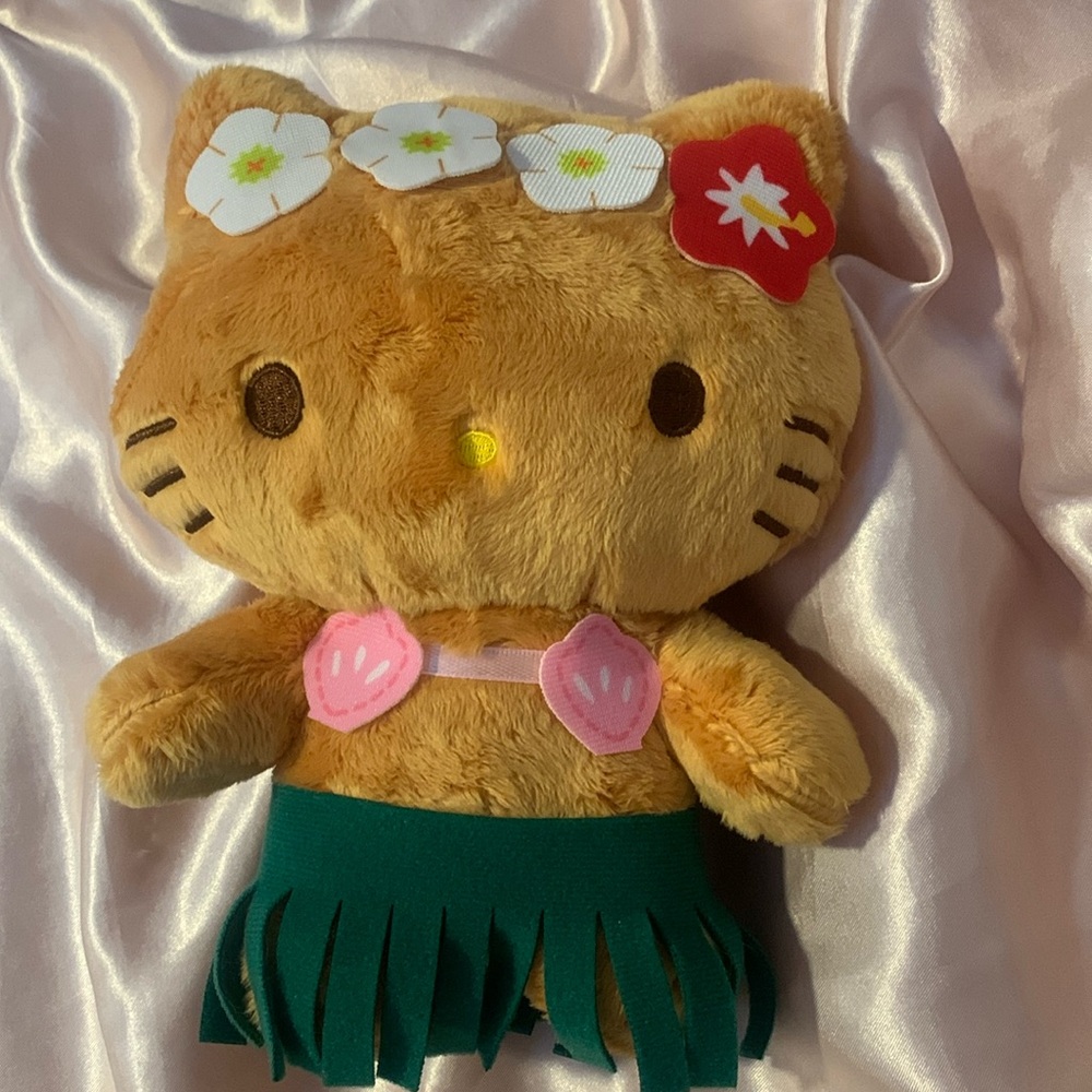 Hawaiian hello kitty plush 🌺
